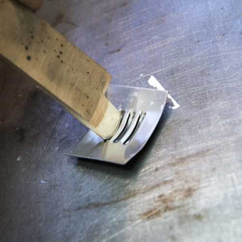 Test matrice en bois pour arrondir les louvres (louvers) de la Fiat 806 Grand Prix