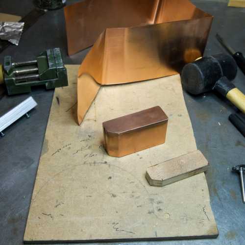 Fabrication en cuivre du petit réservoir d'huile Fiat 806