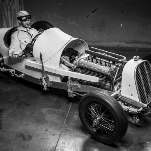 Mise en place des échappements partie avant sur le moteur de la Fiat 806.