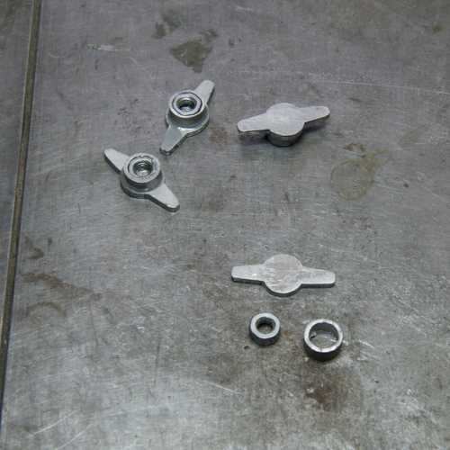 Fabrication des écrous de roue de la Fiat 806