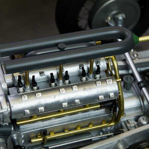 Mise en place du moteur dans le châssis.