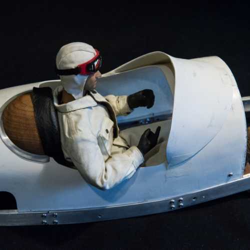 Figurine en place dans son cockpit Fiat 806 Grand Prix