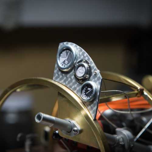 Tableau de bord fixé sur arceau maquette 1/6 FIAT 806 Grand Prix 1927