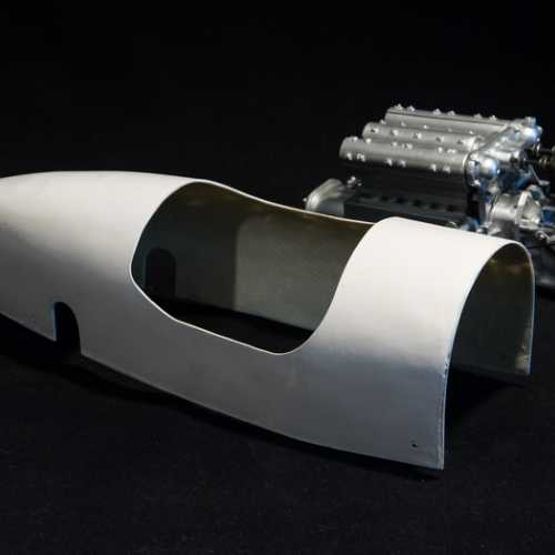 Carrosserie de la FIAT 806 réalisée en polyester.