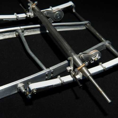 Train arrière FIAT 806 au 1/6. détail de la commande du frein à tambour.