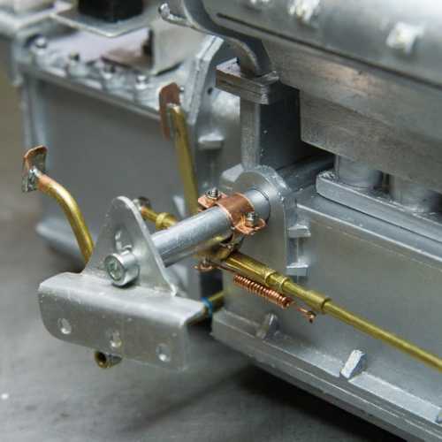 Pédalier de la FIAT 806 Grand prix (laiton et cuivre)